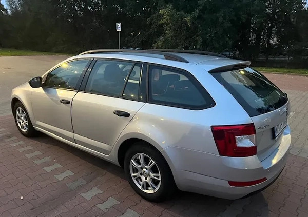 Skoda Octavia cena 31000 przebieg: 293000, rok produkcji 2016 z Warszawa małe 56